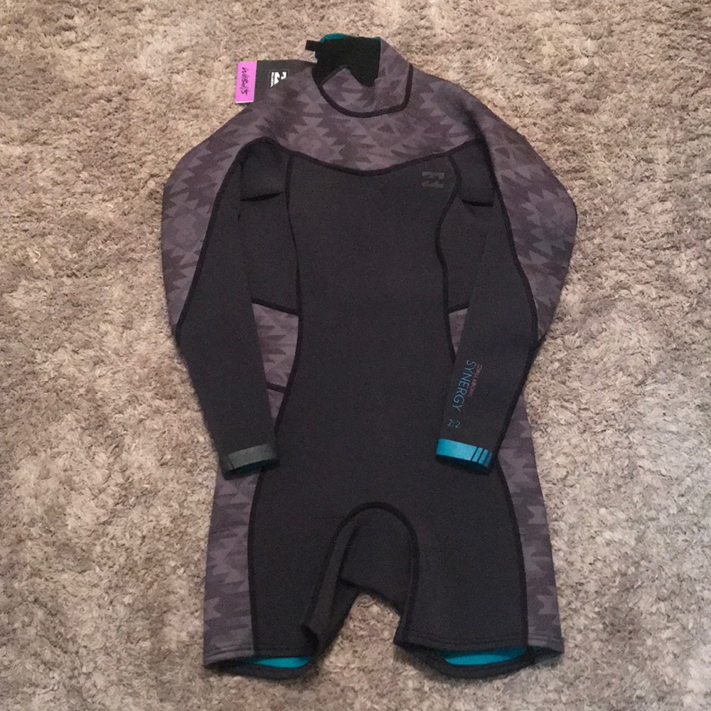 Woman’s Billabong Shortie Sz 6